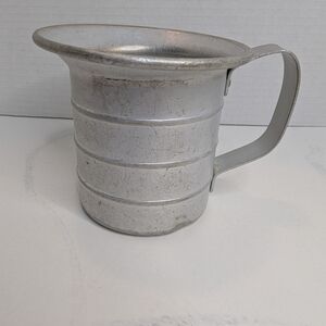 WEAR EVER  No 5260 1/2 Vintage Aluminum Measuring Cup